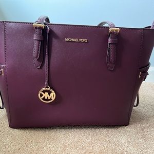 Gilly Large Leather Tote Bag Merlot Color